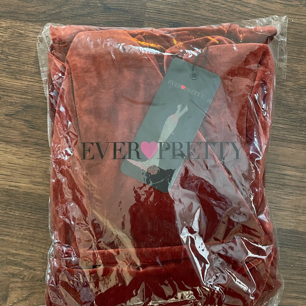 Two velvet bridesmaid dresses size medium (size 6). - Picture 8 of 10